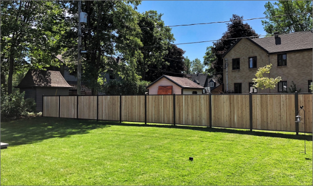 Clôture bois et acier, délimitation de terrain, Saint-Augustin-de-Desmaures
