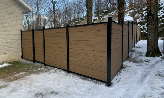 Clôture mixte composite et acier, cour arrière, intimité complète, Charlesbourg