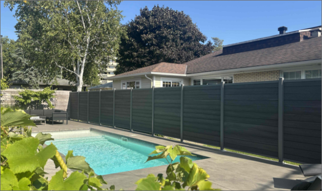 Clôture en composite sur structure acier, délimitation de terrain, Sainte-Foy