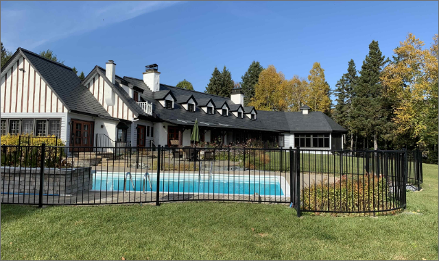 Clôture résidentielle en fer ornemental, sécuritaire et durable à Québec, Lévis