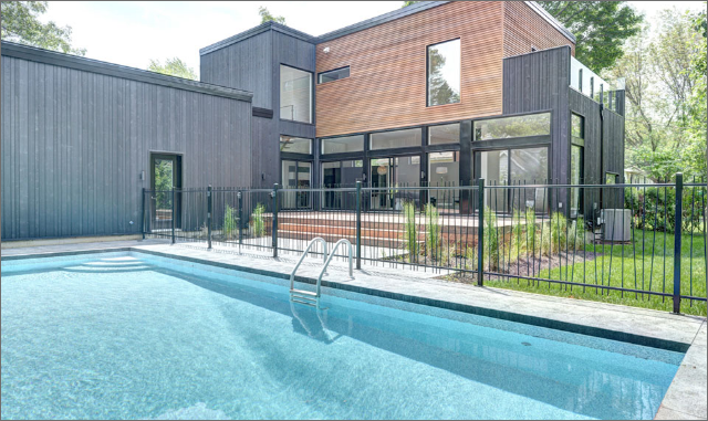 Clôture résidentielle en fer ornemental sur mesure, sécuritaire et durable à Québec, Lévis