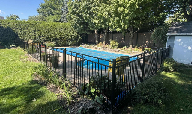 Clôture résidentielle en fer ornemental, sécuritaire et durable à Québec, Pont-Rouge