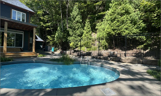 Clôture résidentielle en fer ornemental, sécuritaire et durable à Québec, Lévis,