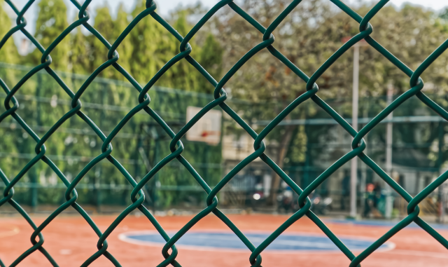Clôture en maille de chaîne couleur vert, installation, Québec