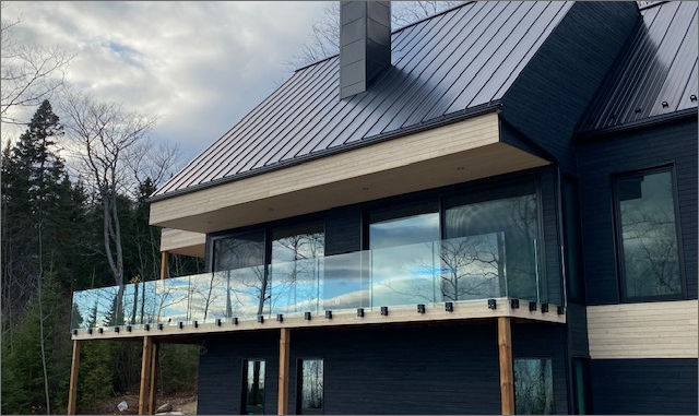 Garde-corps en verre sur spigots, 12mm, design épuré à Québec, Lévis, Charlesbourg