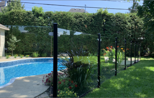 Clôture en verre sur poteaux, Avantageux et moderne, Installation à Québec et Lévis