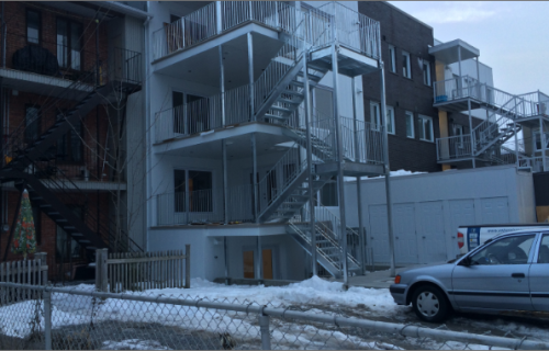 Escaliers-Acier-Galvanise-au-Quebec-Cloture-Provinciale-3