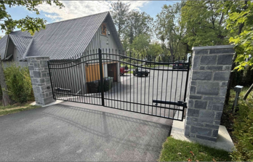 Portail double sur mesure en fer ornemental, accès entrée de cour, Province de Québec