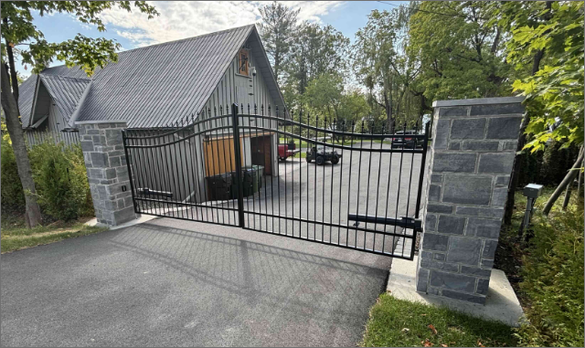 Portail double sur mesure en fer ornemental, accès entrée de cour, Province de Québec